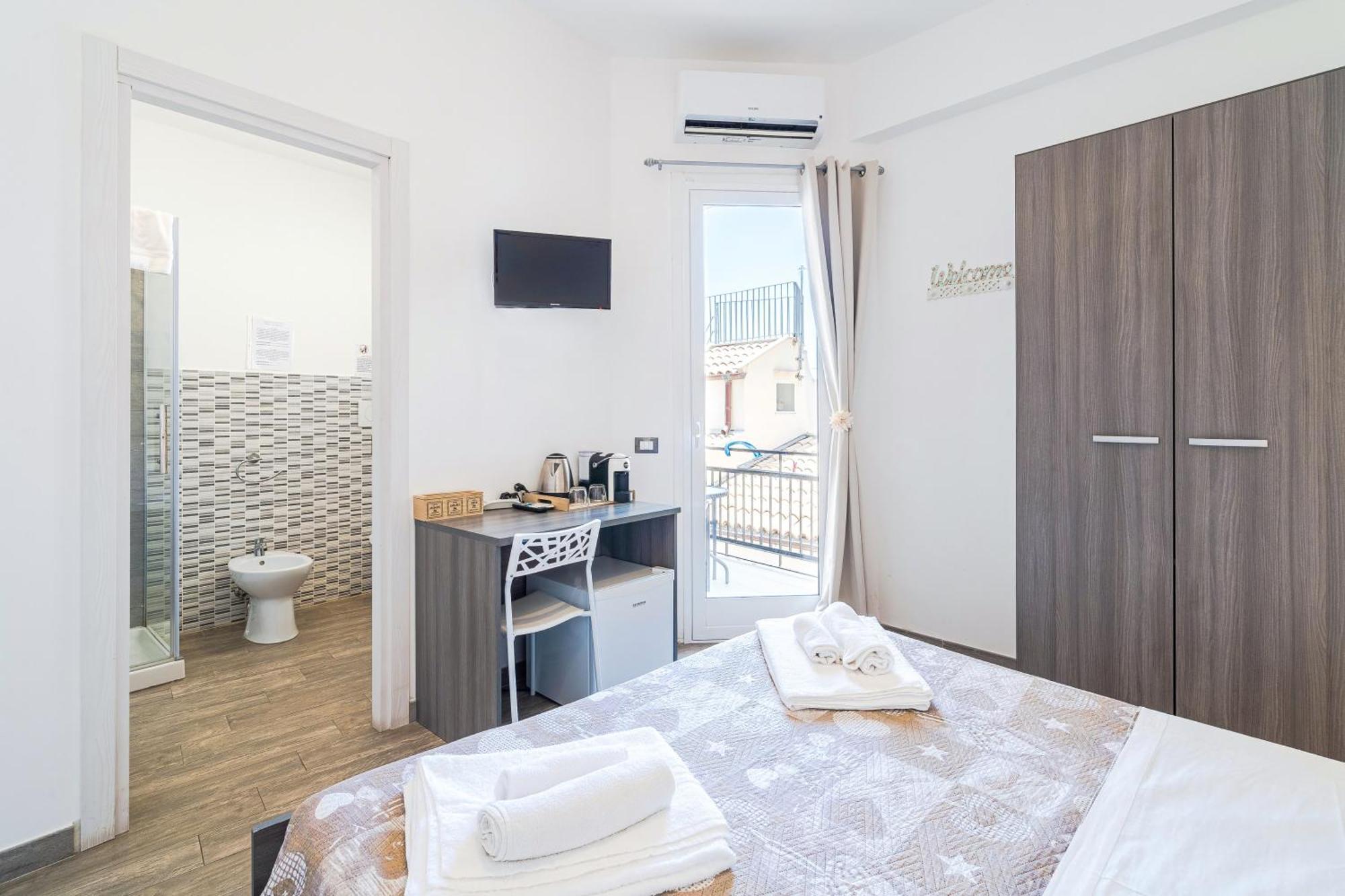 Camere Cavour 3*